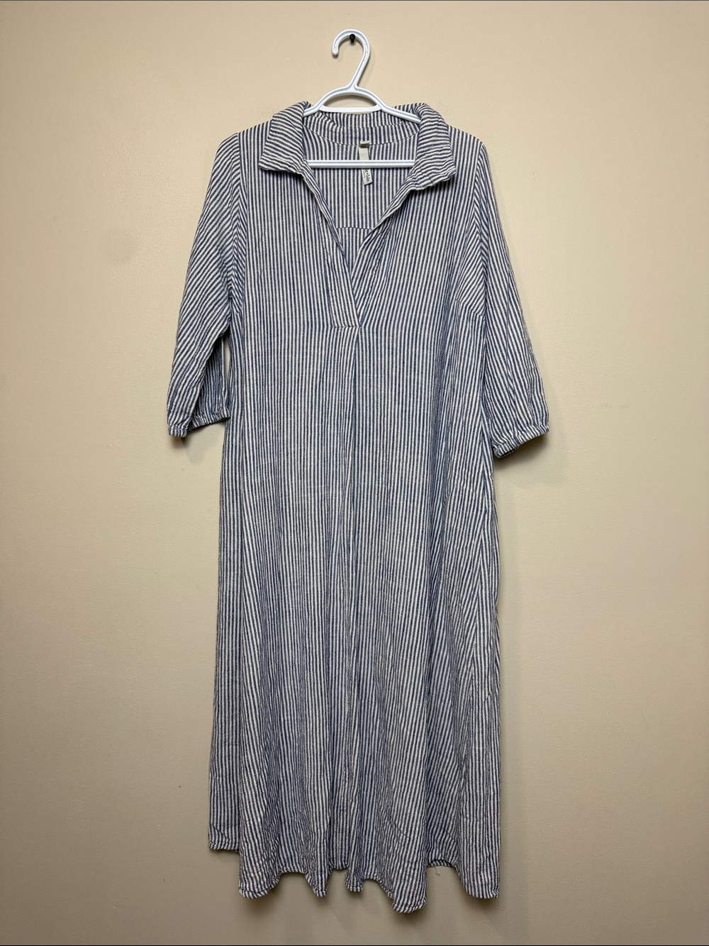 Belle Isle by Torrid Striped Blue & White V-Neck maxi  Dress size 0